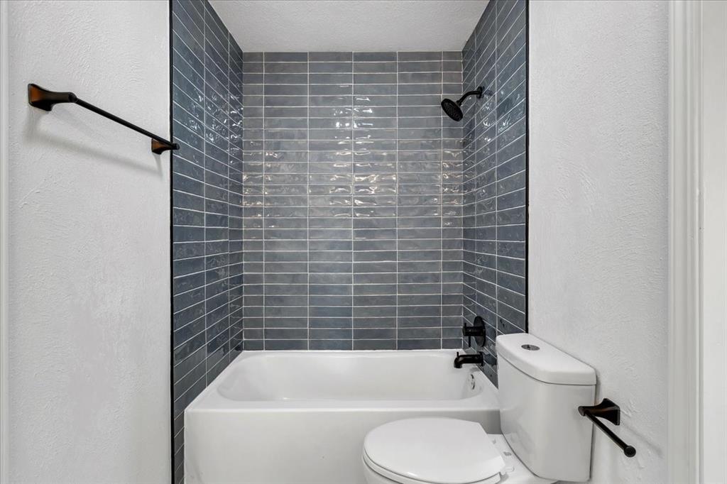 636 E Lea Terrace Property Photo 18
