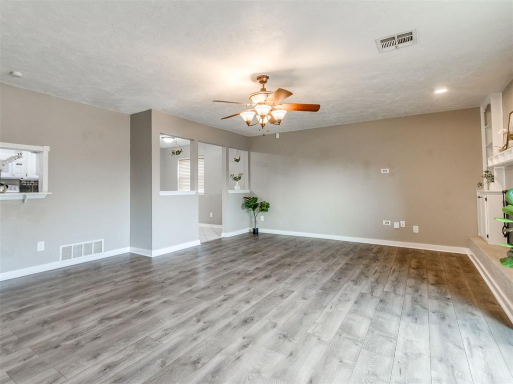 4908 Lincoln Square Property Photo 4