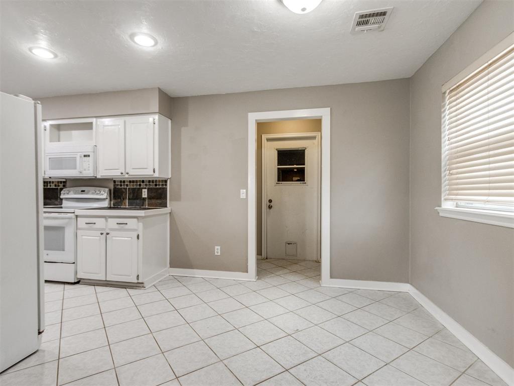 4908 Lincoln Square Property Photo 8