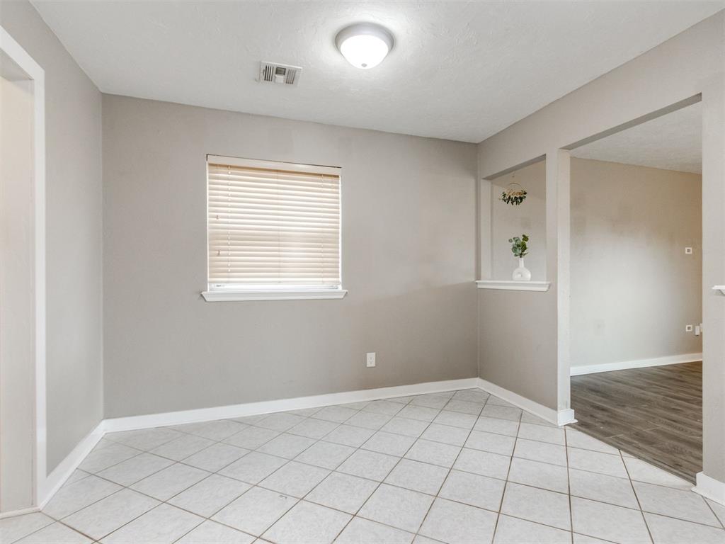 4908 Lincoln Square Property Photo 9