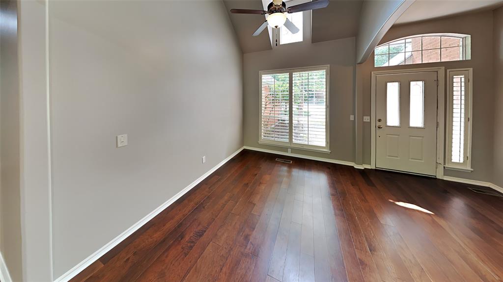 741 Fox Bend Trail Property Photo 4