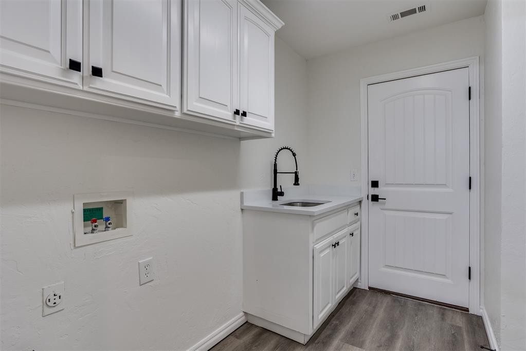 2505 Sutton Court Property Photo 18