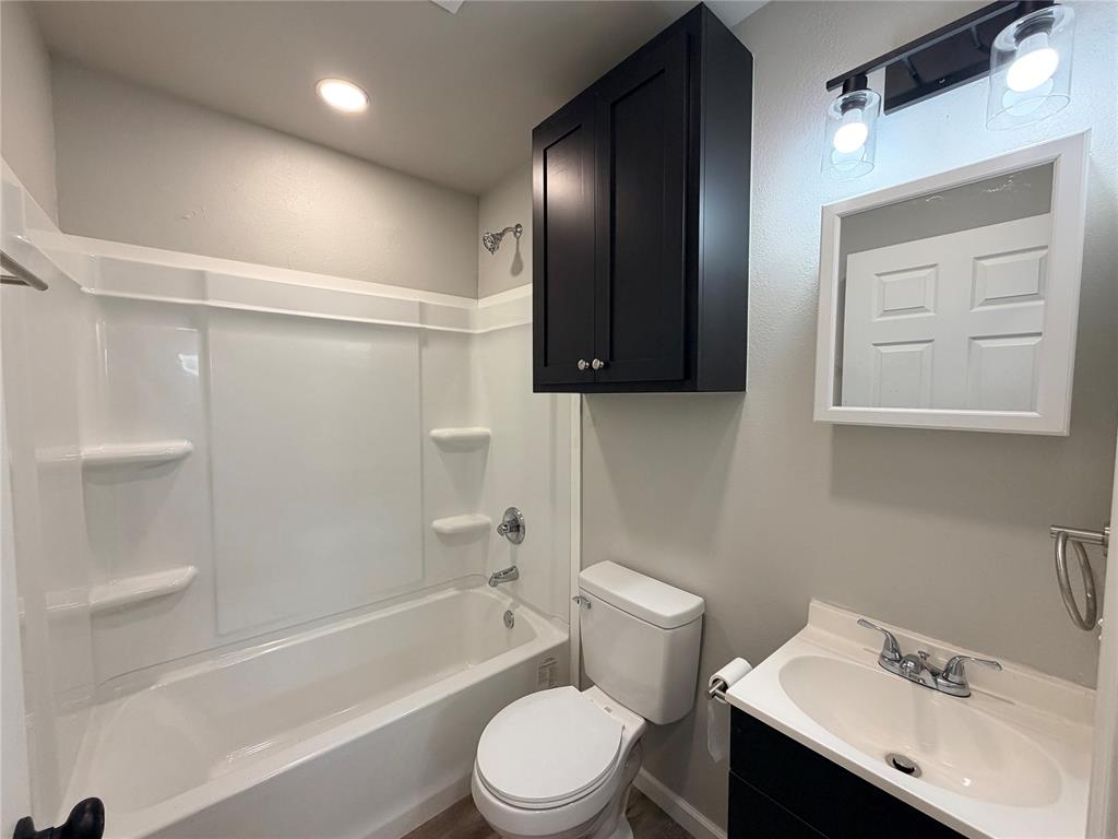 524 N Bryan Avenue Property Photo 8