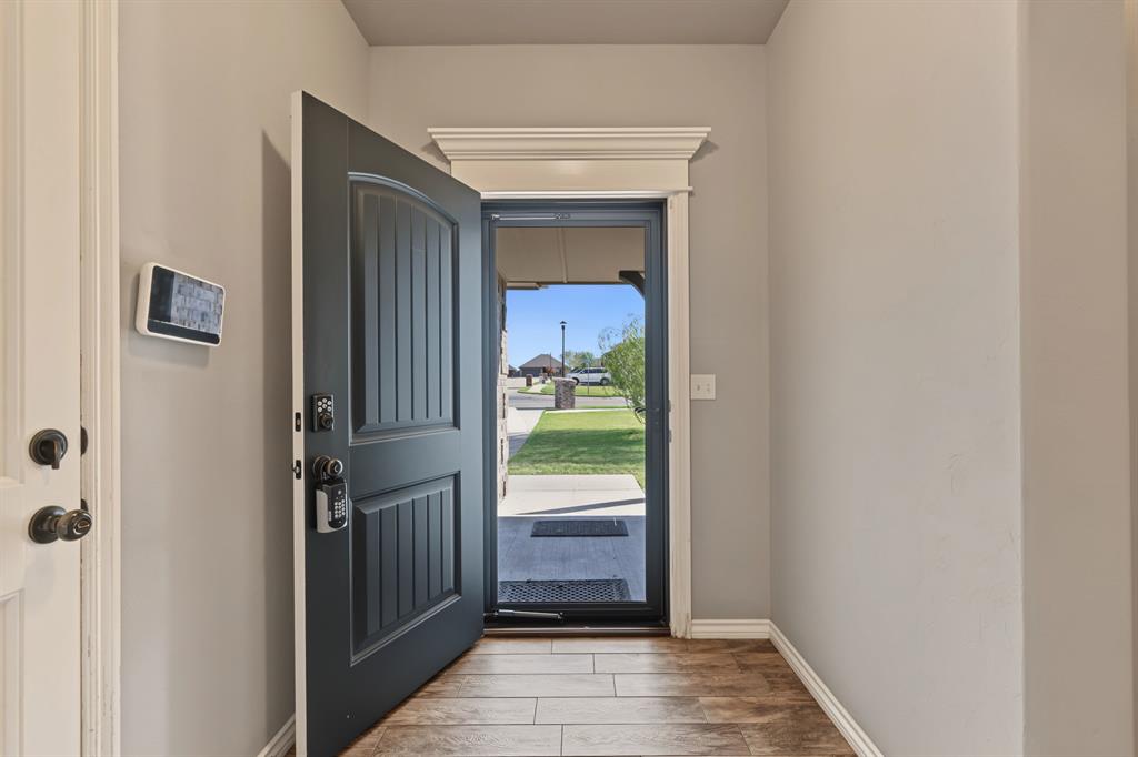 20575 Creekside Drive Property Photo 4