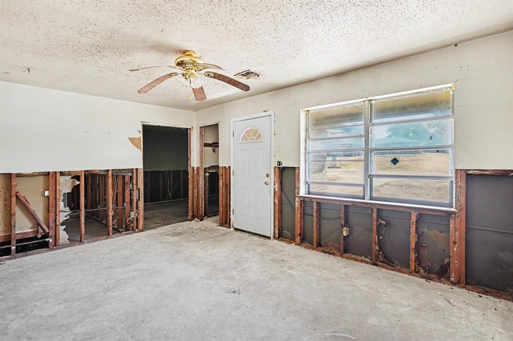 4513 Sunset Terrace Property Photo 2