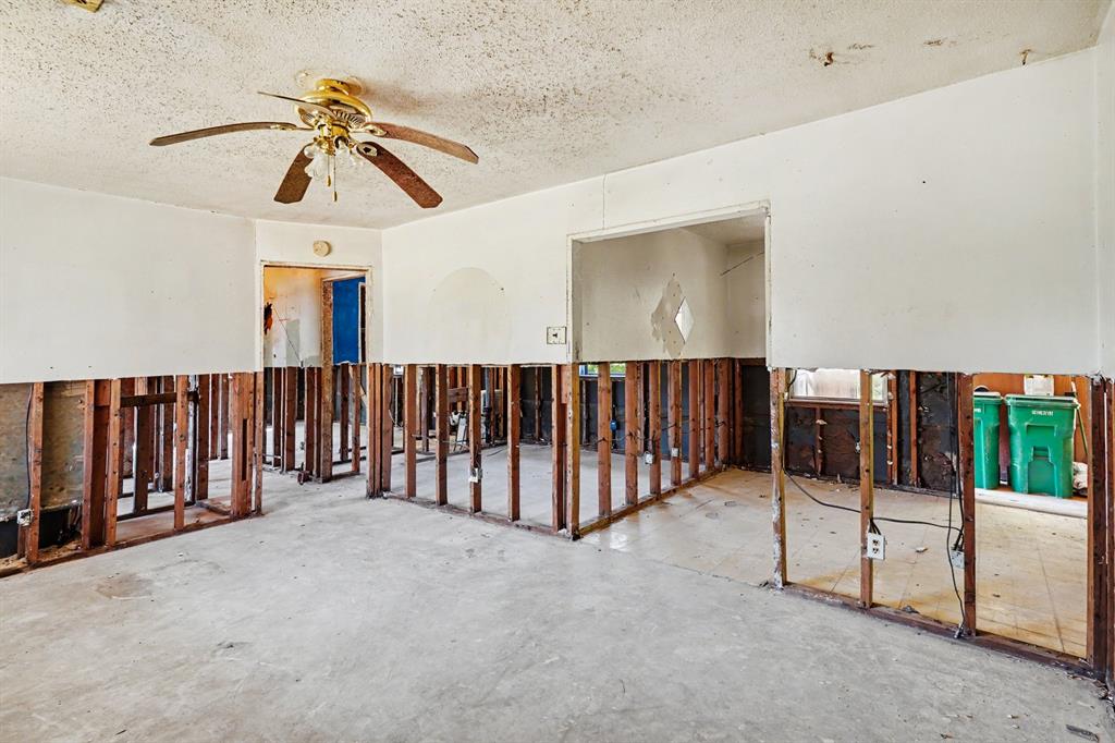 4513 Sunset Terrace Property Photo 3