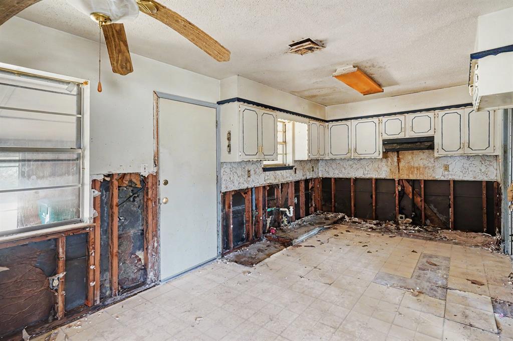 4513 Sunset Terrace Property Photo 4