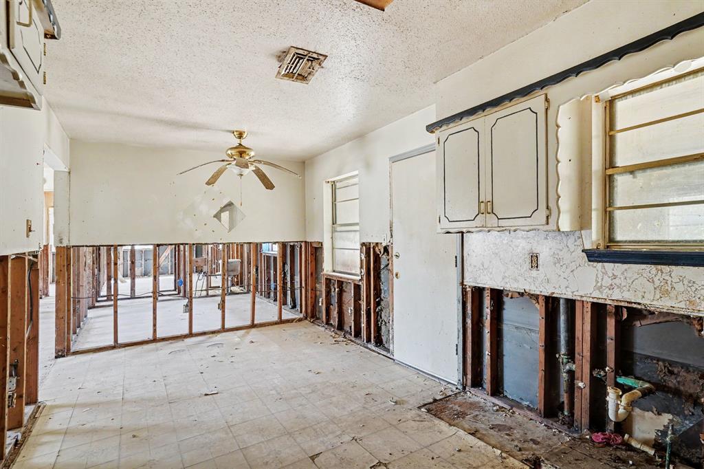 4513 Sunset Terrace Property Photo 5