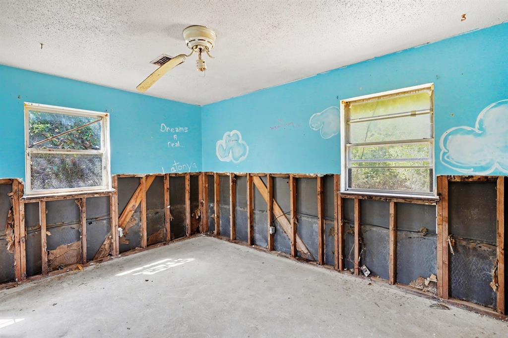 4513 Sunset Terrace Property Photo 6