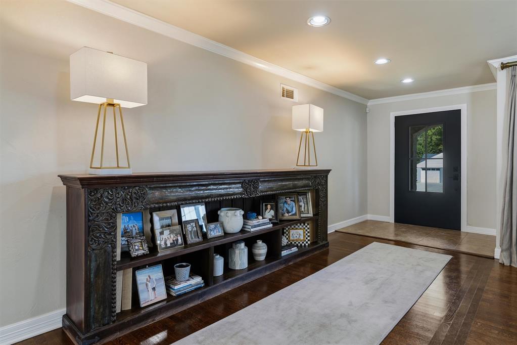 1714 Drakestone Avenue Property Photo 4