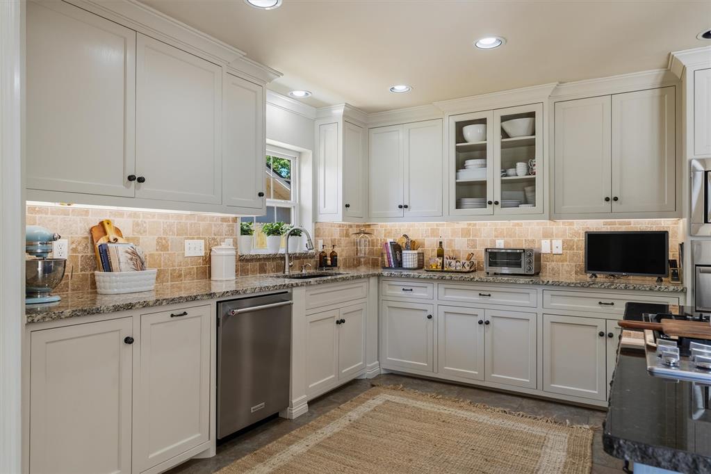 1714 Drakestone Avenue Property Photo 19