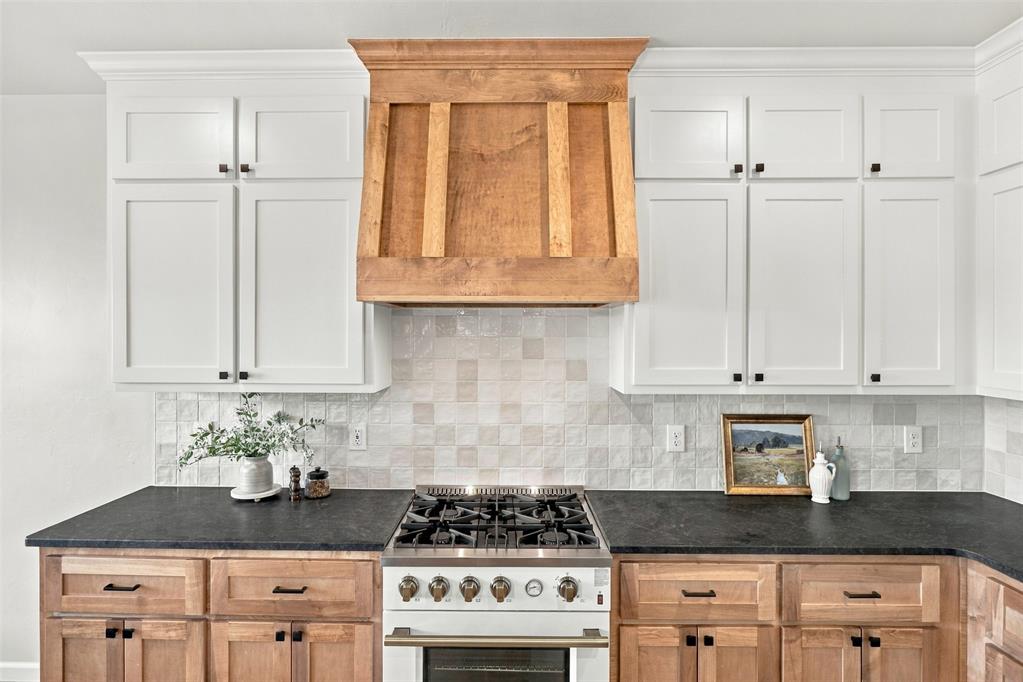 2156 Josslyn Place Property Photo 16