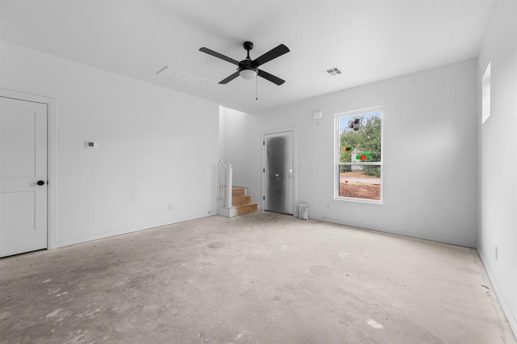 820 W 2nd Street Property Photo 8