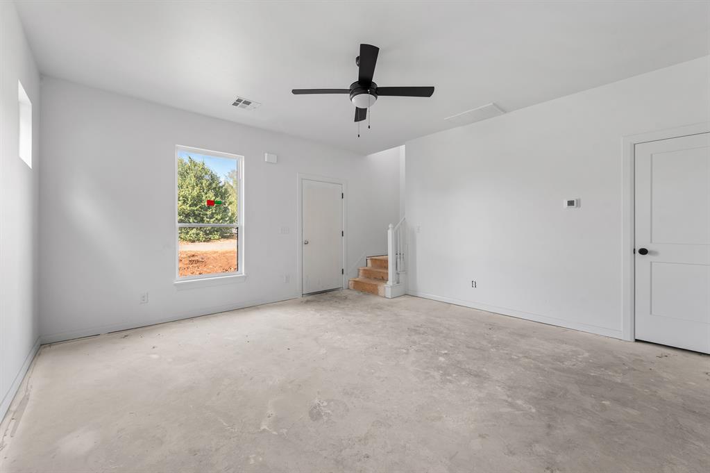 820 W 2nd Street Property Photo 33