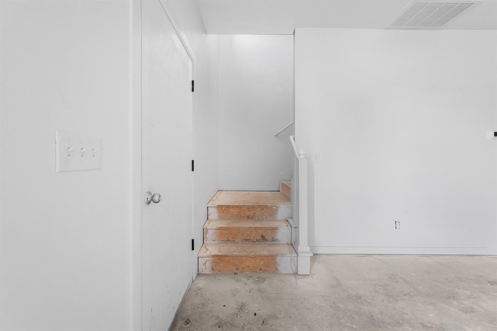 820 W 2nd Street Property Photo 38