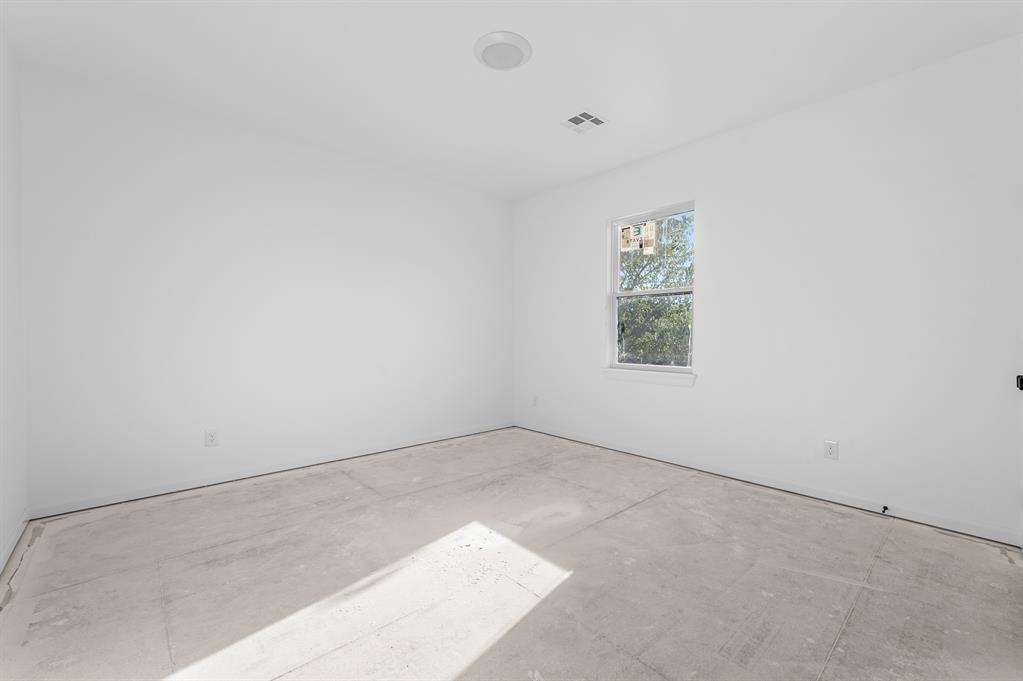 820 W 2nd Street Property Photo 43