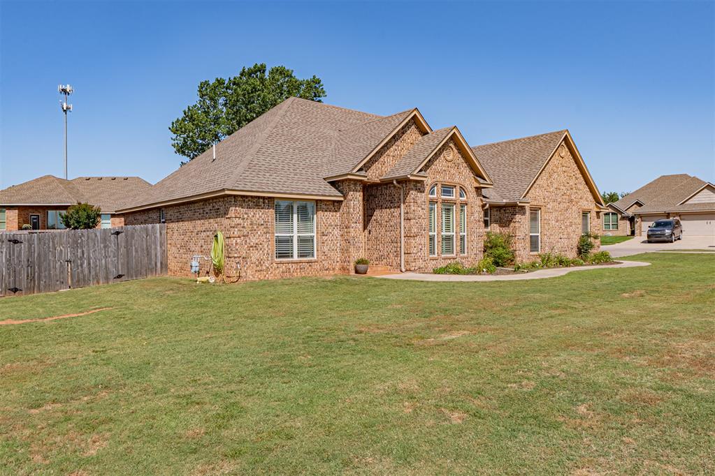 501 Cheltenham Trail Property Photo 2