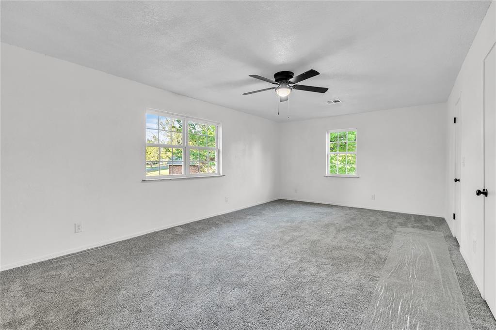 636 E Lea Terrace Property Photo 19