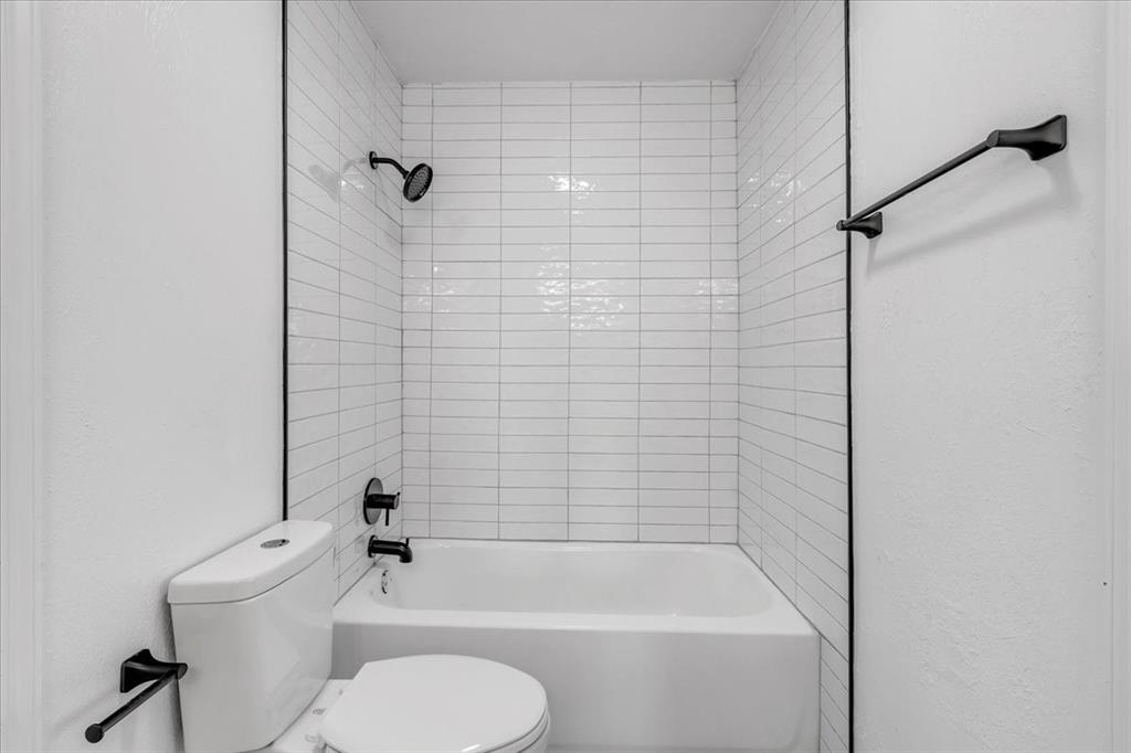 636 E Lea Terrace Property Photo 21