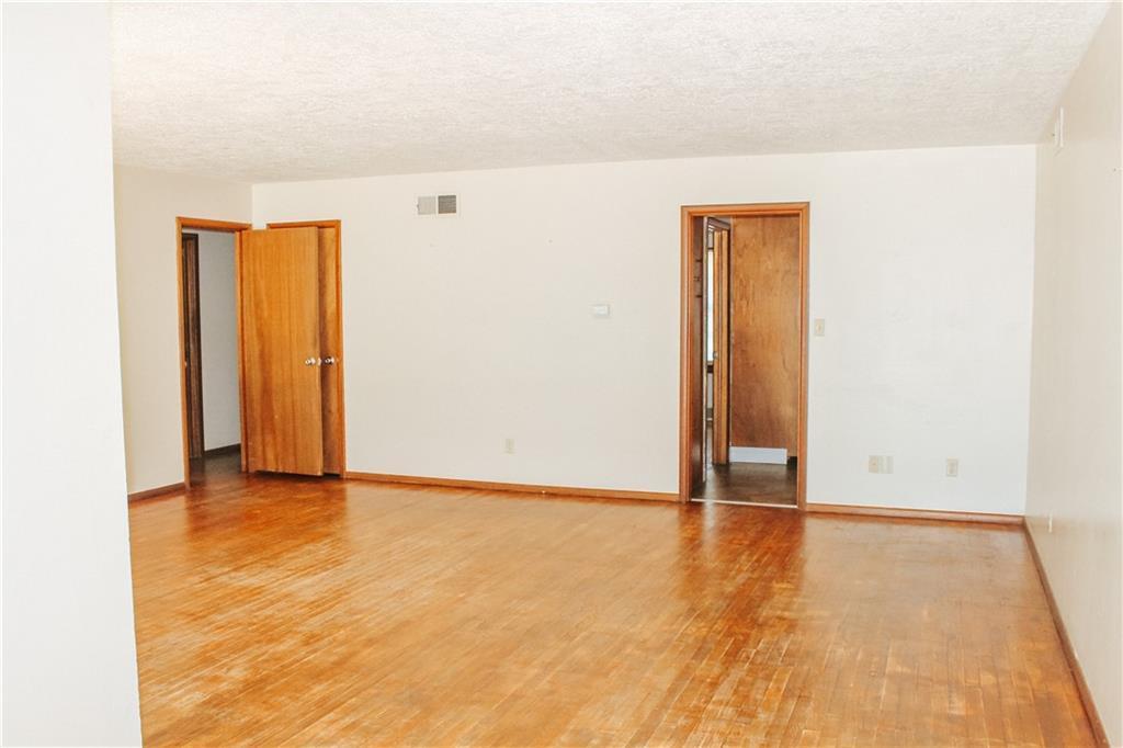 714 Elmwood Drive Property Photo 2