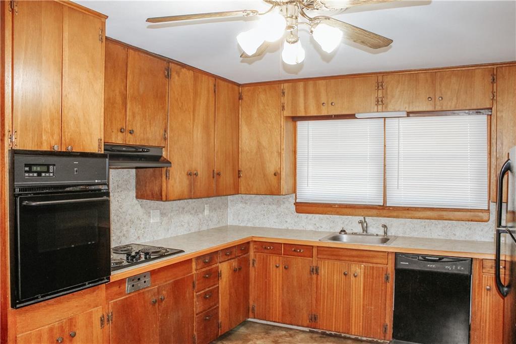 714 Elmwood Drive Property Photo 3