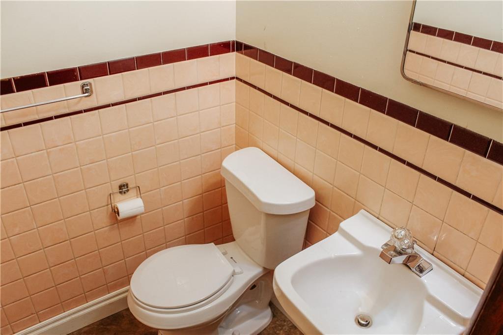 714 Elmwood Drive Property Photo 8