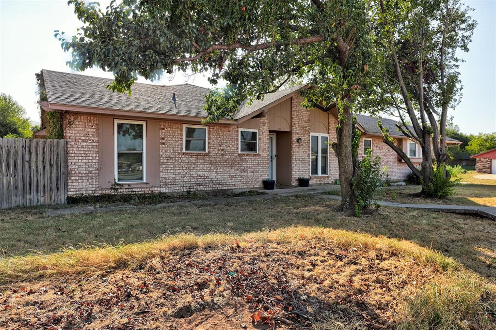 8801 Oakridge Drive Property Photo 2