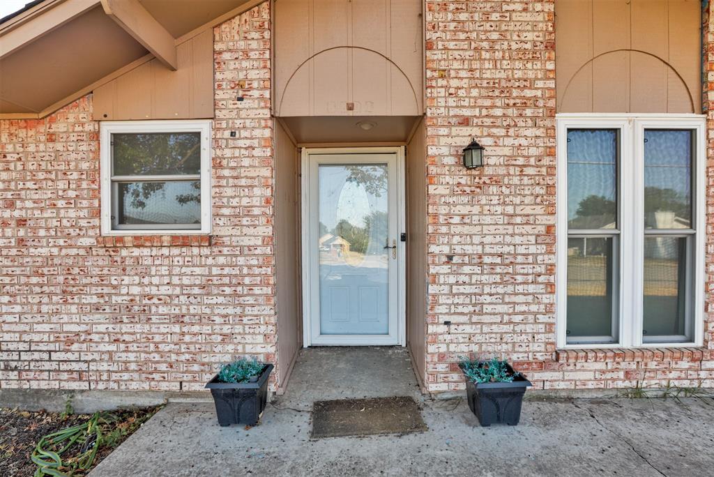 8801 Oakridge Drive Property Photo 4