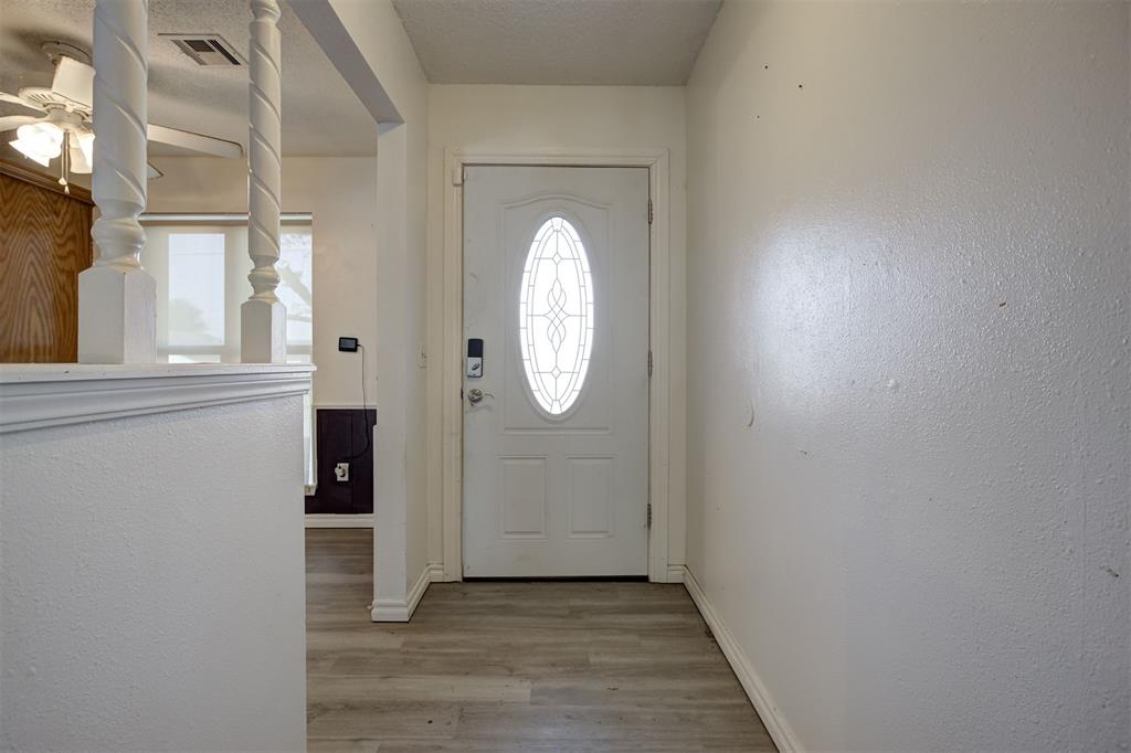 8801 Oakridge Drive Property Photo 6