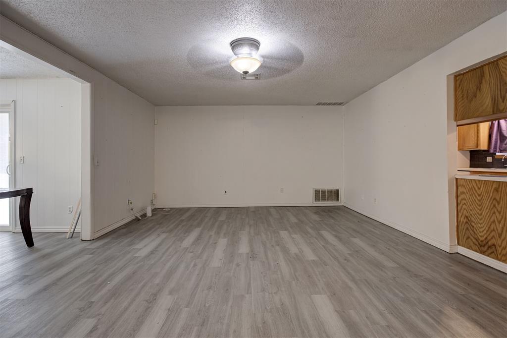 8801 Oakridge Drive Property Photo 7