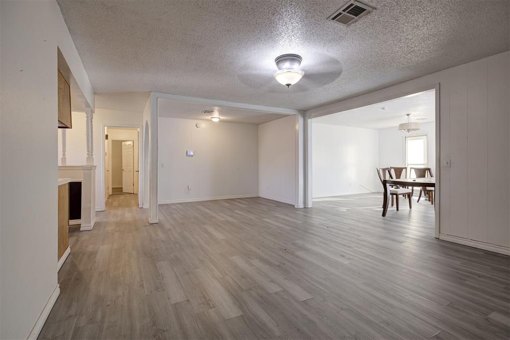 8801 Oakridge Drive Property Photo 8