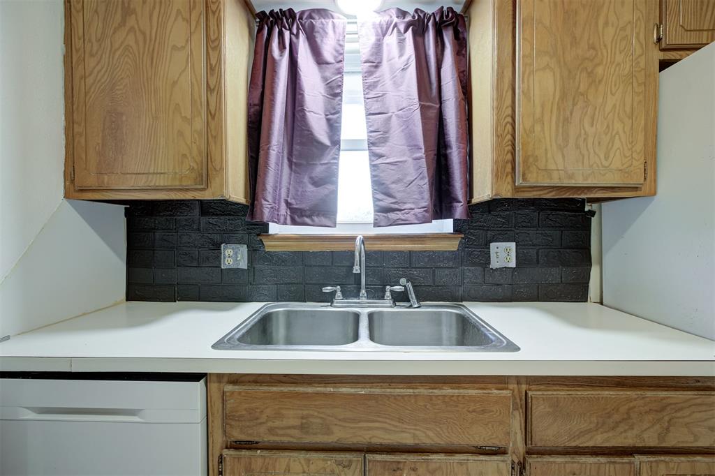 8801 Oakridge Drive Property Photo 15