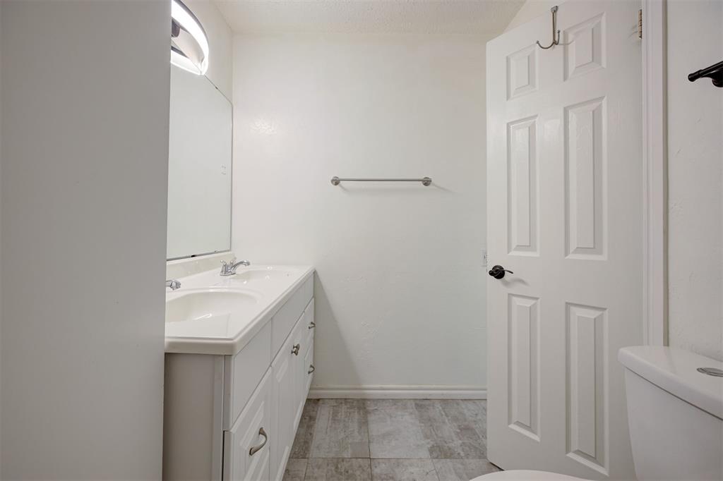 8801 Oakridge Drive Property Photo 28