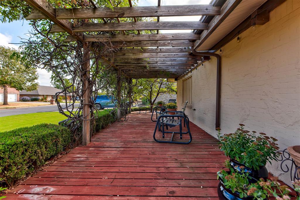 4712 Nw 77th Street Property Photo 4