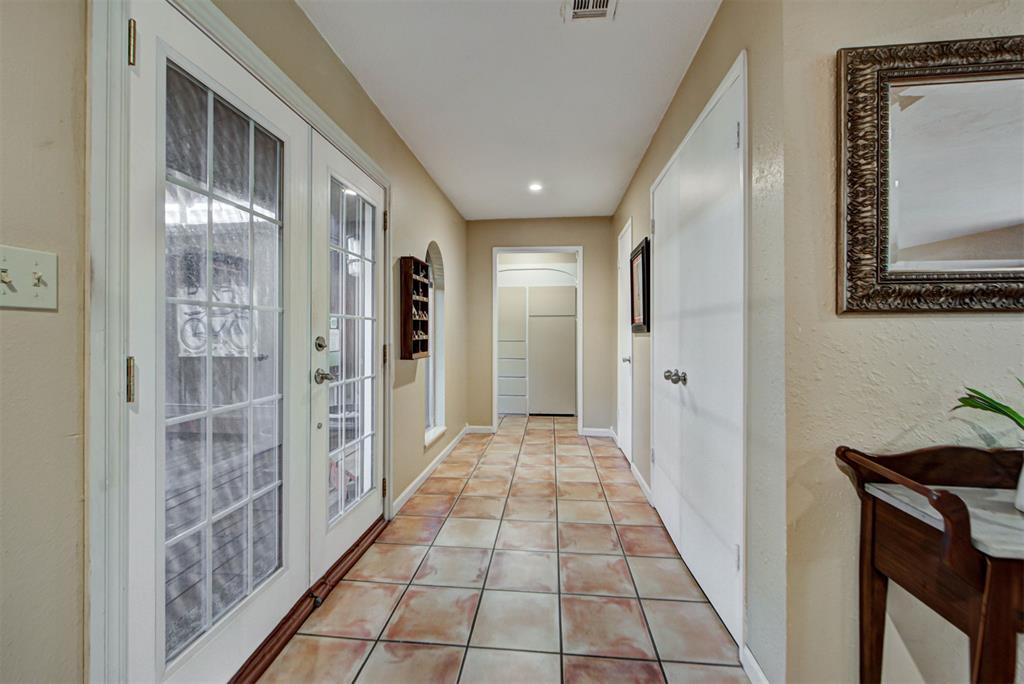 4712 Nw 77th Street Property Photo 9