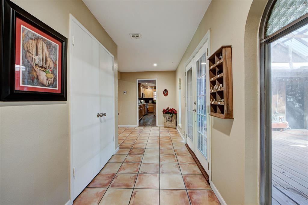 4712 Nw 77th Street Property Photo 10