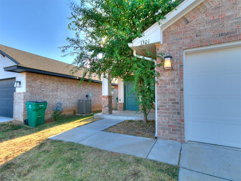 1301 Harvest Trail Property Photo 2