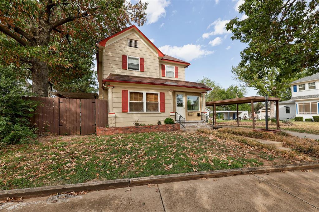 405 N Park Place Property Photo 1