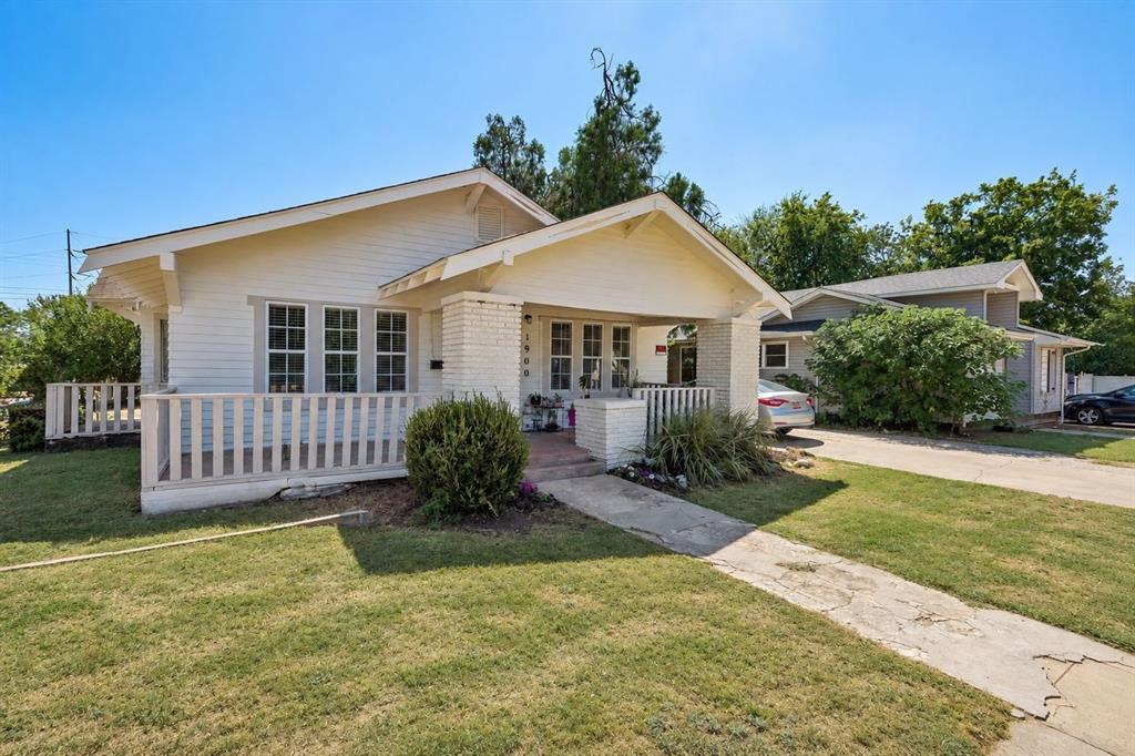 1900 W Park Place Property Photo 3