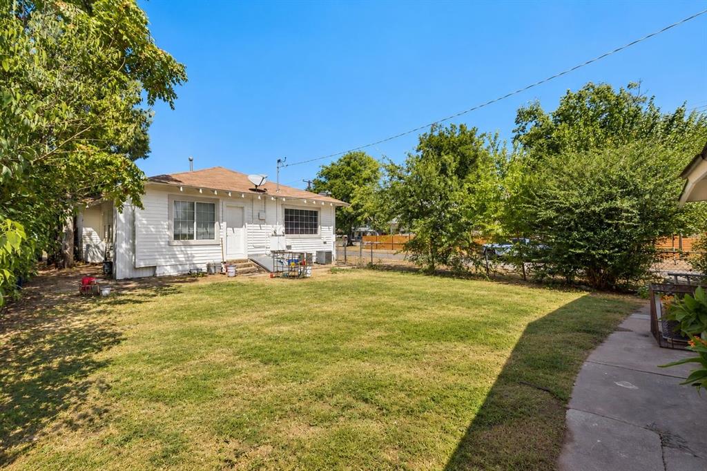 1900 W Park Place Property Photo 4