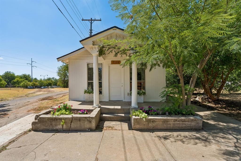 1900 W Park Place Property Photo 8