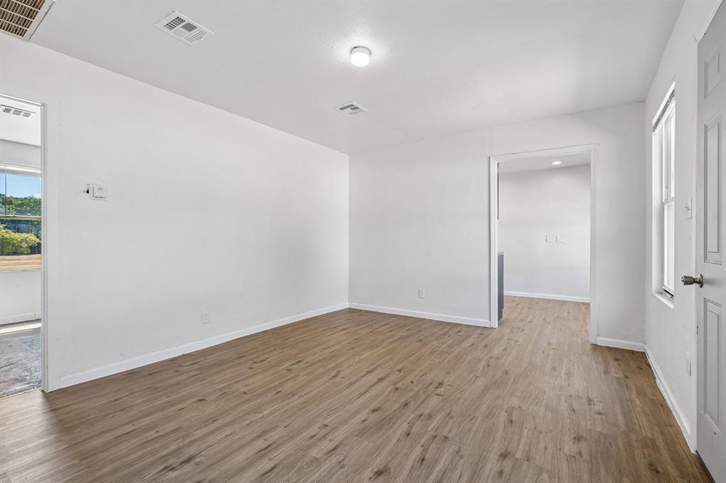 1900 W Park Place Property Photo 18