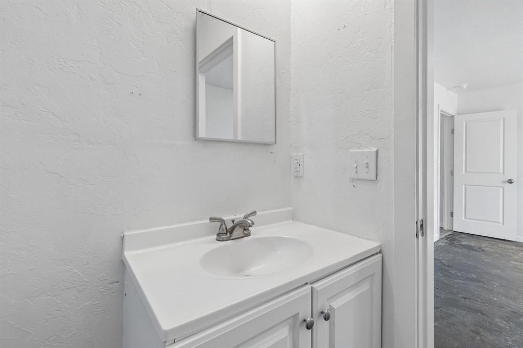 1900 W Park Place Property Photo 29