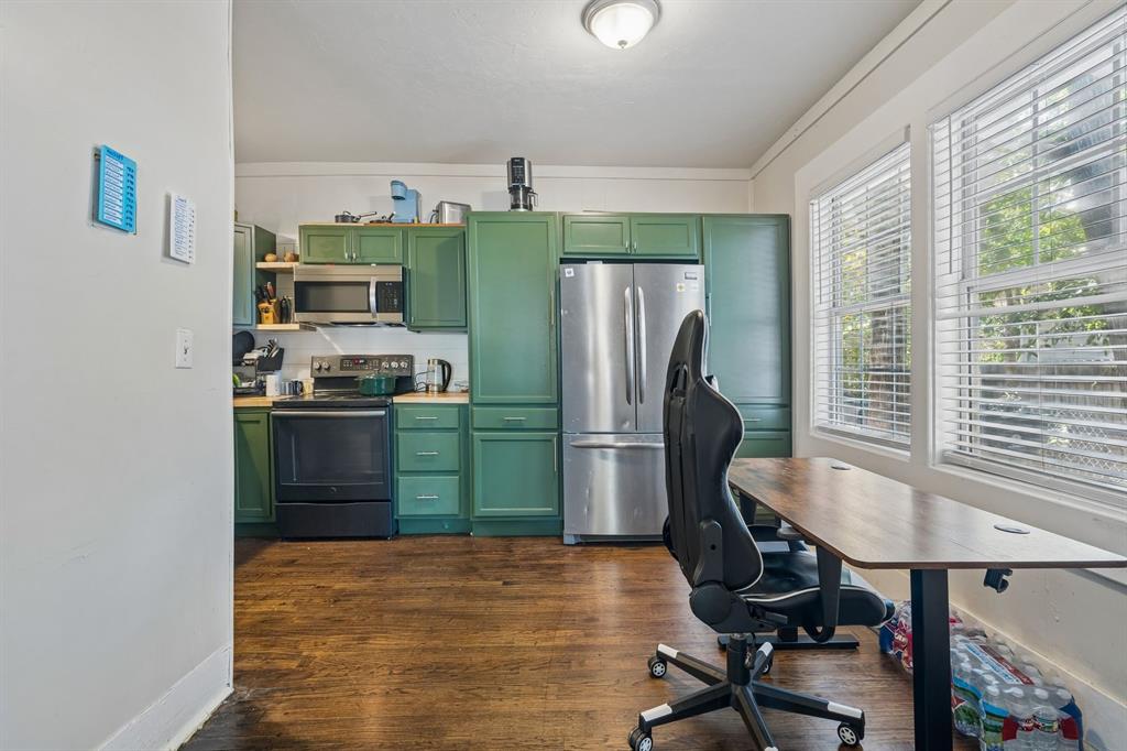 1900 W Park Place Property Photo 32
