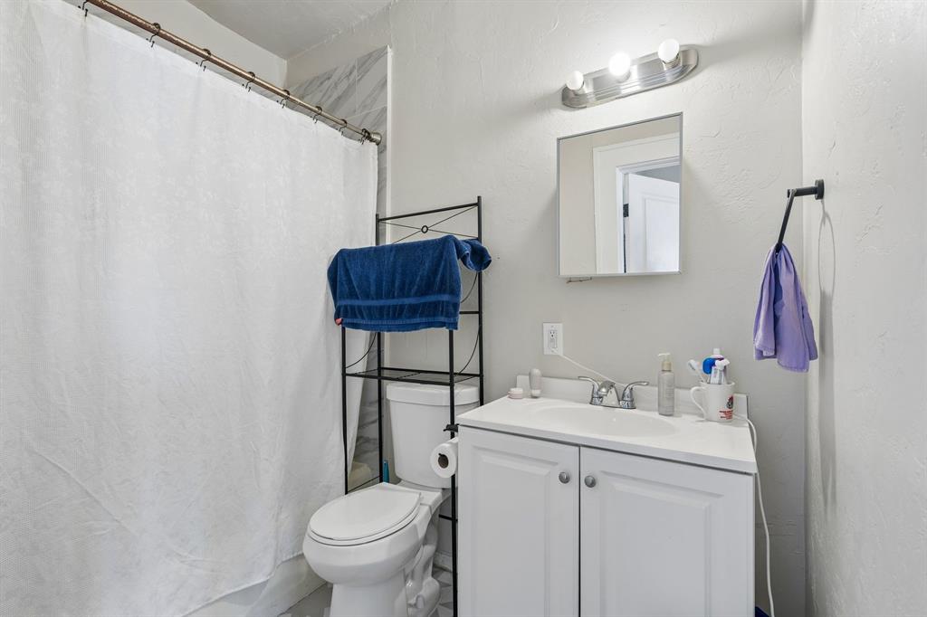 1900 W Park Place Property Photo 35