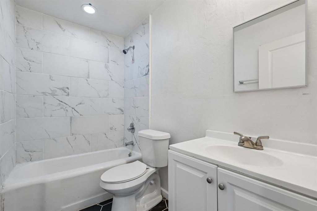 1900 W Park Place Property Photo 42