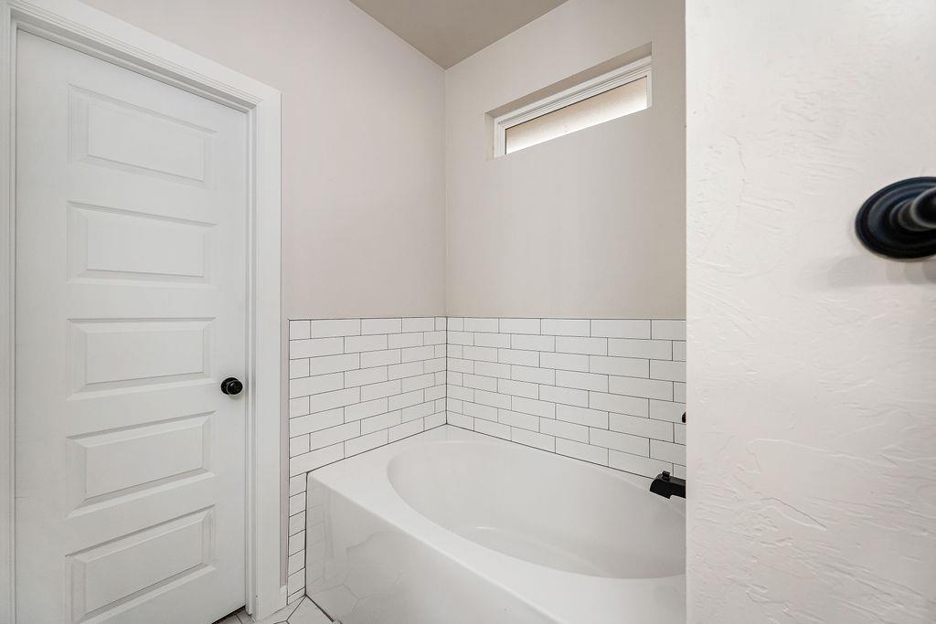 6296 Nw 177th Street Property Photo 12