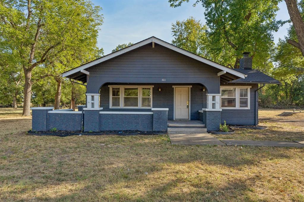 401 E Van Buren Street Property Photo 2