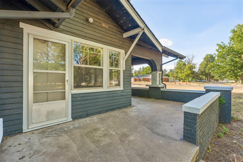 401 E Van Buren Street Property Photo 6