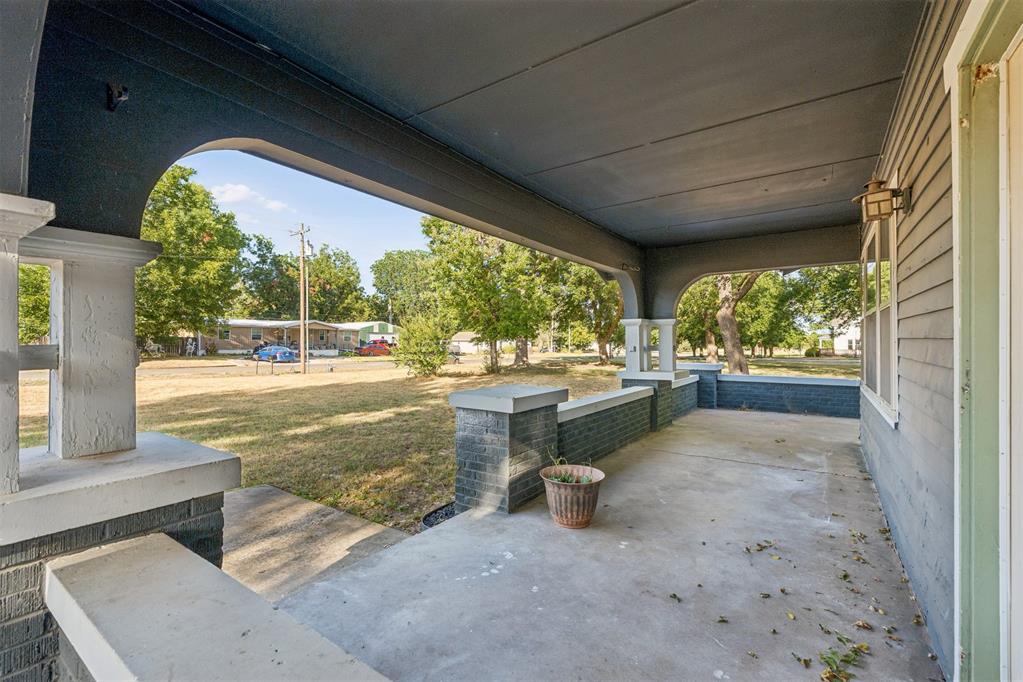 401 E Van Buren Street Property Photo 8